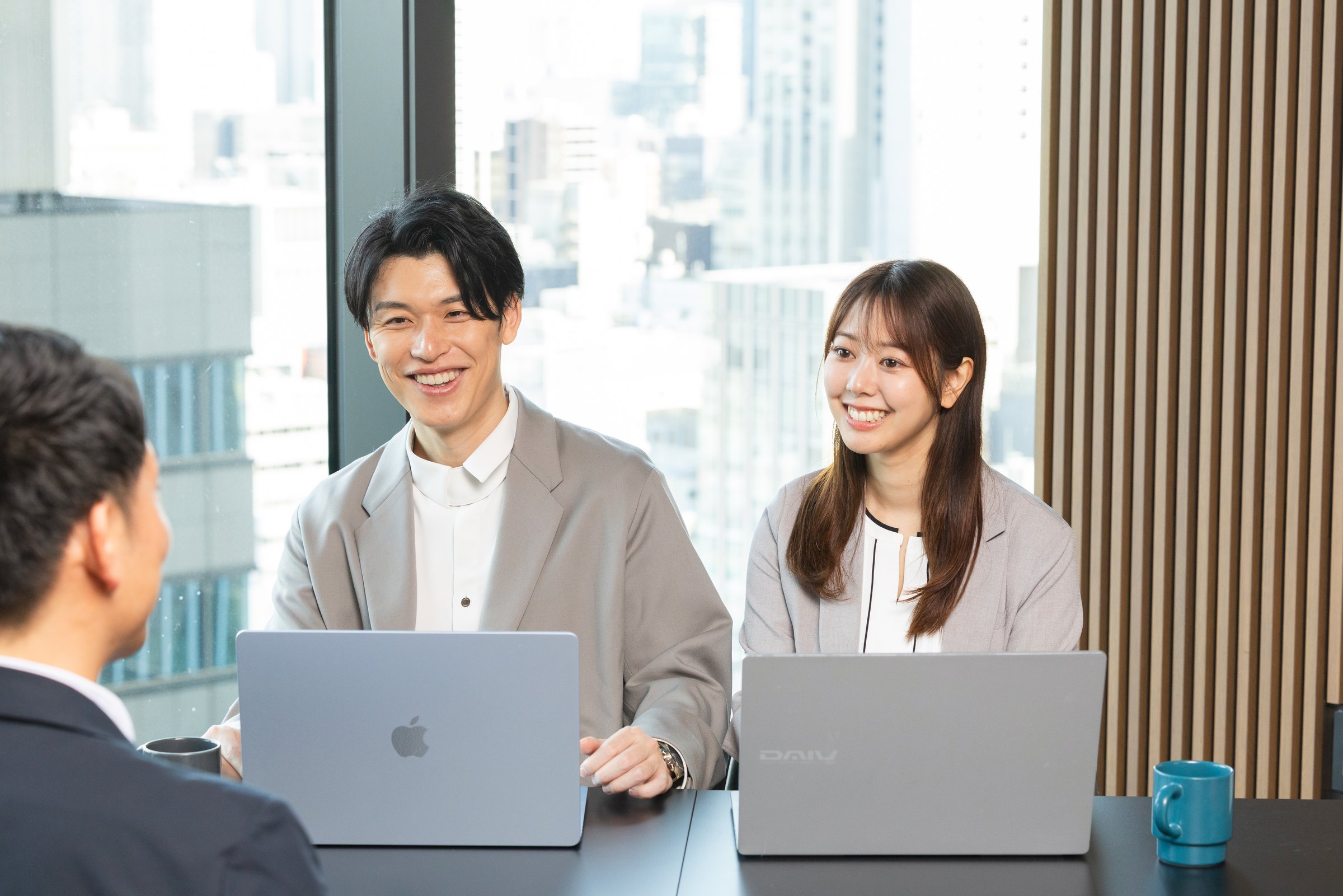 チームで議論する様子